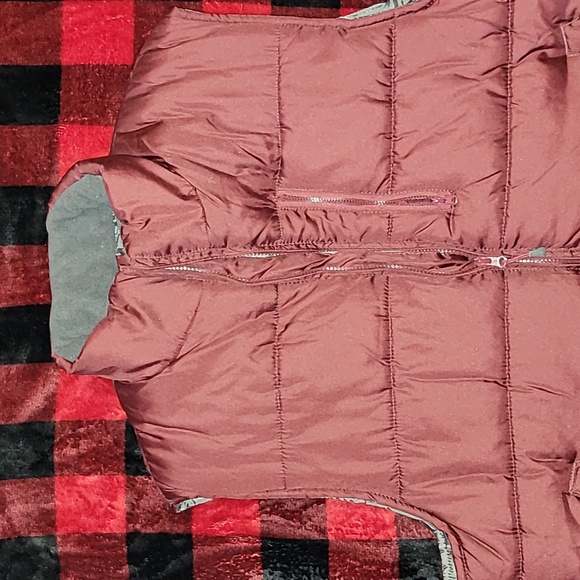 NordicTrack. Down Puffer Vest.  Like-new. Size XL - Picture 7 of 14